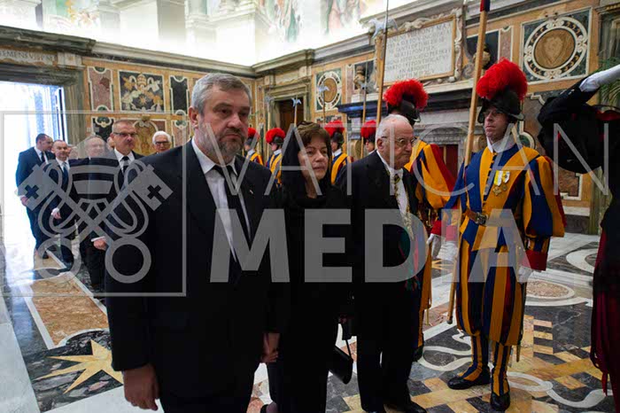 %_tempFileName00115_15102018%