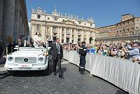 <br>UDIENZA GENERALE - 28 aprile 2010<br><br> - (Copyright L'OSSERVATORE ROMANO - Servizio Fotografico - photo@ossrom.va)