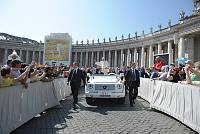 <br>UDIENZA GENERALE - 28 aprile 2010<br><br> - (Copyright L'OSSERVATORE ROMANO - Servizio Fotografico - photo@ossrom.va)