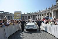 <br>UDIENZA GENERALE - 28 aprile 2010<br><br> - (Copyright L'OSSERVATORE ROMANO - Servizio Fotografico - photo@ossrom.va)