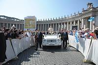 <br>UDIENZA GENERALE - 28 aprile 2010<br><br> - (Copyright L'OSSERVATORE ROMANO - Servizio Fotografico - photo@ossrom.va)