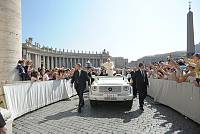 <br>UDIENZA GENERALE - 28 aprile 2010<br><br> - (Copyright L'OSSERVATORE ROMANO - Servizio Fotografico - photo@ossrom.va)