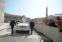 <br>UDIENZA GENERALE - 28 aprile 2010<br><br> - (Copyright L'OSSERVATORE ROMANO - Servizio Fotografico - photo@ossrom.va)