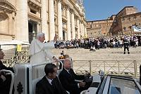 <br>UDIENZA GENERALE - 28 aprile 2010<br><br> - (Copyright L'OSSERVATORE ROMANO - Servizio Fotografico - photo@ossrom.va)