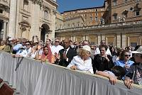 <br>UDIENZA GENERALE - 28 aprile 2010<br><br> - (Copyright L'OSSERVATORE ROMANO - Servizio Fotografico - photo@ossrom.va)