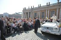 <br>UDIENZA GENERALE - 28 aprile 2010<br><br> - (Copyright L'OSSERVATORE ROMANO - Servizio Fotografico - photo@ossrom.va)
