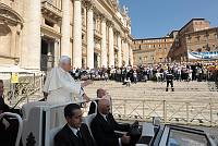<br>UDIENZA GENERALE - 28 aprile 2010<br><br> - (Copyright L'OSSERVATORE ROMANO - Servizio Fotografico - photo@ossrom.va)