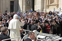<br>UDIENZA GENERALE - 28 aprile 2010<br><br> - (Copyright L'OSSERVATORE ROMANO - Servizio Fotografico - photo@ossrom.va)