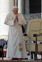 <br>UDIENZA GENERALE - 28 aprile 2010<br><br> - (Copyright L'OSSERVATORE ROMANO - Servizio Fotografico - photo@ossrom.va)