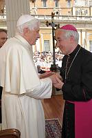 <br>UDIENZA GENERALE - 28 aprile 2010<br><br> - (Copyright L'OSSERVATORE ROMANO - Servizio Fotografico - photo@ossrom.va)