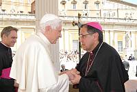 <br>UDIENZA GENERALE - 28 aprile 2010<br><br> - (Copyright L'OSSERVATORE ROMANO - Servizio Fotografico - photo@ossrom.va)