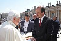 <br>UDIENZA GENERALE - 28 aprile 2010<br><br> - (Copyright L'OSSERVATORE ROMANO - Servizio Fotografico - photo@ossrom.va)