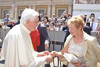 <br>UDIENZA GENERALE - 28 aprile 2010<br><br> - (Copyright L'OSSERVATORE ROMANO - Servizio Fotografico - photo@ossrom.va)
