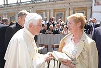 <br>UDIENZA GENERALE - 28 aprile 2010<br><br> - (Copyright L'OSSERVATORE ROMANO - Servizio Fotografico - photo@ossrom.va)