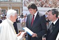 <br>UDIENZA GENERALE - 28 aprile 2010<br><br> - (Copyright L'OSSERVATORE ROMANO - Servizio Fotografico - photo@ossrom.va)