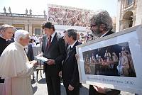 <br>UDIENZA GENERALE - 28 aprile 2010<br><br> - (Copyright L'OSSERVATORE ROMANO - Servizio Fotografico - photo@ossrom.va)