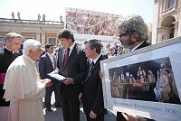 <br>UDIENZA GENERALE - 28 aprile 2010<br><br> - (Copyright L'OSSERVATORE ROMANO - Servizio Fotografico - photo@ossrom.va)