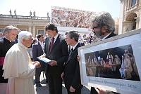 <br>UDIENZA GENERALE - 28 aprile 2010<br><br> - (Copyright L'OSSERVATORE ROMANO - Servizio Fotografico - photo@ossrom.va)
