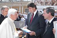<br>UDIENZA GENERALE - 28 aprile 2010<br><br> - (Copyright L'OSSERVATORE ROMANO - Servizio Fotografico - photo@ossrom.va)
