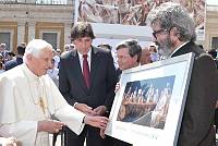 <br>UDIENZA GENERALE - 28 aprile 2010<br><br> - (Copyright L'OSSERVATORE ROMANO - Servizio Fotografico - photo@ossrom.va)