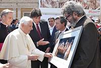 <br>UDIENZA GENERALE - 28 aprile 2010<br><br> - (Copyright L'OSSERVATORE ROMANO - Servizio Fotografico - photo@ossrom.va)