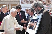 <br>UDIENZA GENERALE - 28 aprile 2010<br><br> - (Copyright L'OSSERVATORE ROMANO - Servizio Fotografico - photo@ossrom.va)