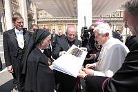 <br>UDIENZA GENERALE - 28 aprile 2010<br><br> - (Copyright L'OSSERVATORE ROMANO - Servizio Fotografico - photo@ossrom.va)