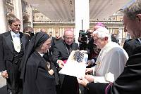 <br>UDIENZA GENERALE - 28 aprile 2010<br><br> - (Copyright L'OSSERVATORE ROMANO - Servizio Fotografico - photo@ossrom.va)