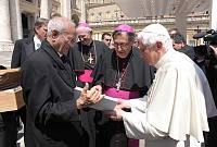 <br>UDIENZA GENERALE - 28 aprile 2010<br><br> - (Copyright L'OSSERVATORE ROMANO - Servizio Fotografico - photo@ossrom.va)