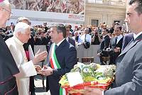 <br>UDIENZA GENERALE - 28 aprile 2010<br><br> - (Copyright L'OSSERVATORE ROMANO - Servizio Fotografico - photo@ossrom.va)