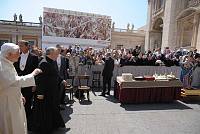 <br>UDIENZA GENERALE - 28 aprile 2010<br><br> - (Copyright L'OSSERVATORE ROMANO - Servizio Fotografico - photo@ossrom.va)