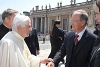 <br>UDIENZA GENERALE - 28 aprile 2010<br><br> - (Copyright L'OSSERVATORE ROMANO - Servizio Fotografico - photo@ossrom.va)