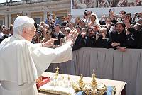 <br>UDIENZA GENERALE - 28 aprile 2010<br><br> - (Copyright L'OSSERVATORE ROMANO - Servizio Fotografico - photo@ossrom.va)