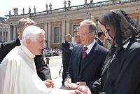 <br>UDIENZA GENERALE - 28 aprile 2010<br><br> - (Copyright L'OSSERVATORE ROMANO - Servizio Fotografico - photo@ossrom.va)
