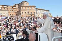 <br>UDIENZA GENERALE - 28 aprile 2010<br><br> - (Copyright L'OSSERVATORE ROMANO - Servizio Fotografico - photo@ossrom.va)