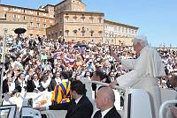 <br>UDIENZA GENERALE - 28 aprile 2010<br><br> - (Copyright L'OSSERVATORE ROMANO - Servizio Fotografico - photo@ossrom.va)
