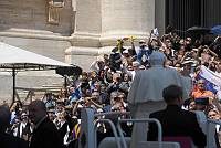 <br>UDIENZA GENERALE - 28 aprile 2010<br><br> - (Copyright L'OSSERVATORE ROMANO - Servizio Fotografico - photo@ossrom.va)