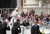 <br>UDIENZA GENERALE - 28 aprile 2010<br><br> - (Copyright L'OSSERVATORE ROMANO - Servizio Fotografico - photo@ossrom.va)