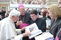 <br>Udienza Generale del 14 Aprile 2010<br><br> - (Copyright L'OSSERVATORE ROMANO - Servizio Fotografico - photo@ossrom.va)