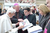 <br>Udienza Generale del 14 Aprile 2010<br><br> - (Copyright L'OSSERVATORE ROMANO - Servizio Fotografico - photo@ossrom.va)