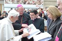 <br>Udienza Generale del 14 Aprile 2010<br><br> - (Copyright L'OSSERVATORE ROMANO - Servizio Fotografico - photo@ossrom.va)