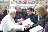 <br>Udienza Generale del 14 Aprile 2010<br><br> - (Copyright L'OSSERVATORE ROMANO - Servizio Fotografico - photo@ossrom.va)