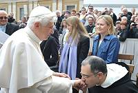 <br>Udienza Generale del 14 Aprile 2010<br><br> - (Copyright L'OSSERVATORE ROMANO - Servizio Fotografico - photo@ossrom.va)