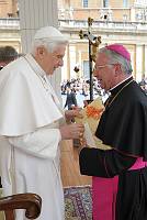 <br>Udienza Generale del 14 Aprile 2010<br><br> - (Copyright L'OSSERVATORE ROMANO - Servizio Fotografico - photo@ossrom.va)