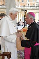 <br>Udienza Generale del 14 Aprile 2010<br><br> - (Copyright L'OSSERVATORE ROMANO - Servizio Fotografico - photo@ossrom.va)