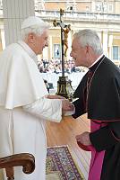 <br>Udienza Generale del 14 Aprile 2010<br><br> - (Copyright L'OSSERVATORE ROMANO - Servizio Fotografico - photo@ossrom.va)