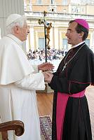 <br>Udienza Generale del 14 Aprile 2010<br><br> - (Copyright L'OSSERVATORE ROMANO - Servizio Fotografico - photo@ossrom.va)