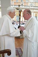 <br>Udienza Generale del 14 Aprile 2010<br><br> - (Copyright L'OSSERVATORE ROMANO - Servizio Fotografico - photo@ossrom.va)