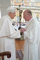 <br>Udienza Generale del 14 Aprile 2010<br><br> - (Copyright L'OSSERVATORE ROMANO - Servizio Fotografico - photo@ossrom.va)