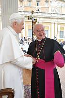 <br>Udienza Generale del 14 Aprile 2010<br><br> - (Copyright L'OSSERVATORE ROMANO - Servizio Fotografico - photo@ossrom.va)